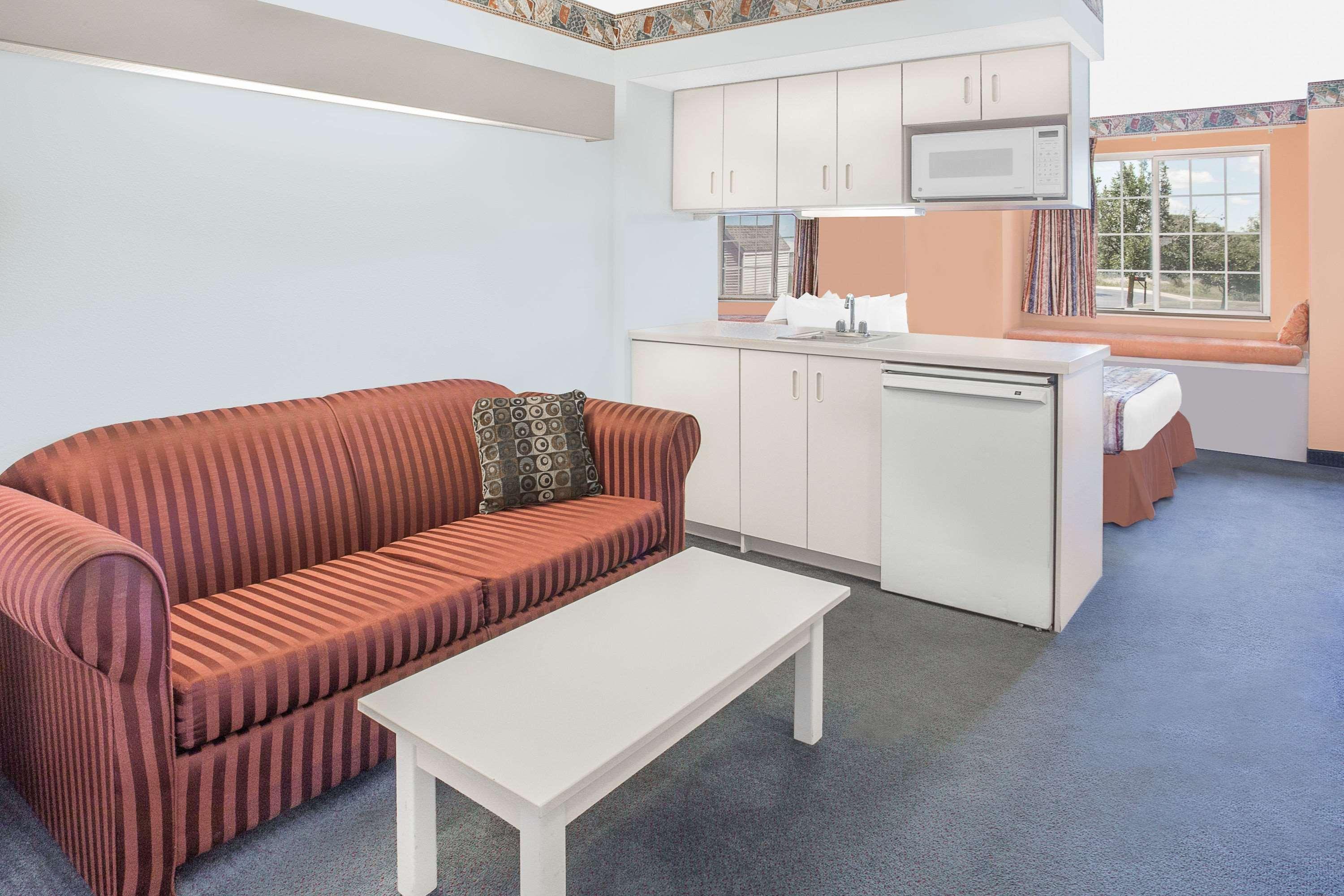 Microtel Inn & Suites By Wyndham Fond Du Lac Buitenkant foto